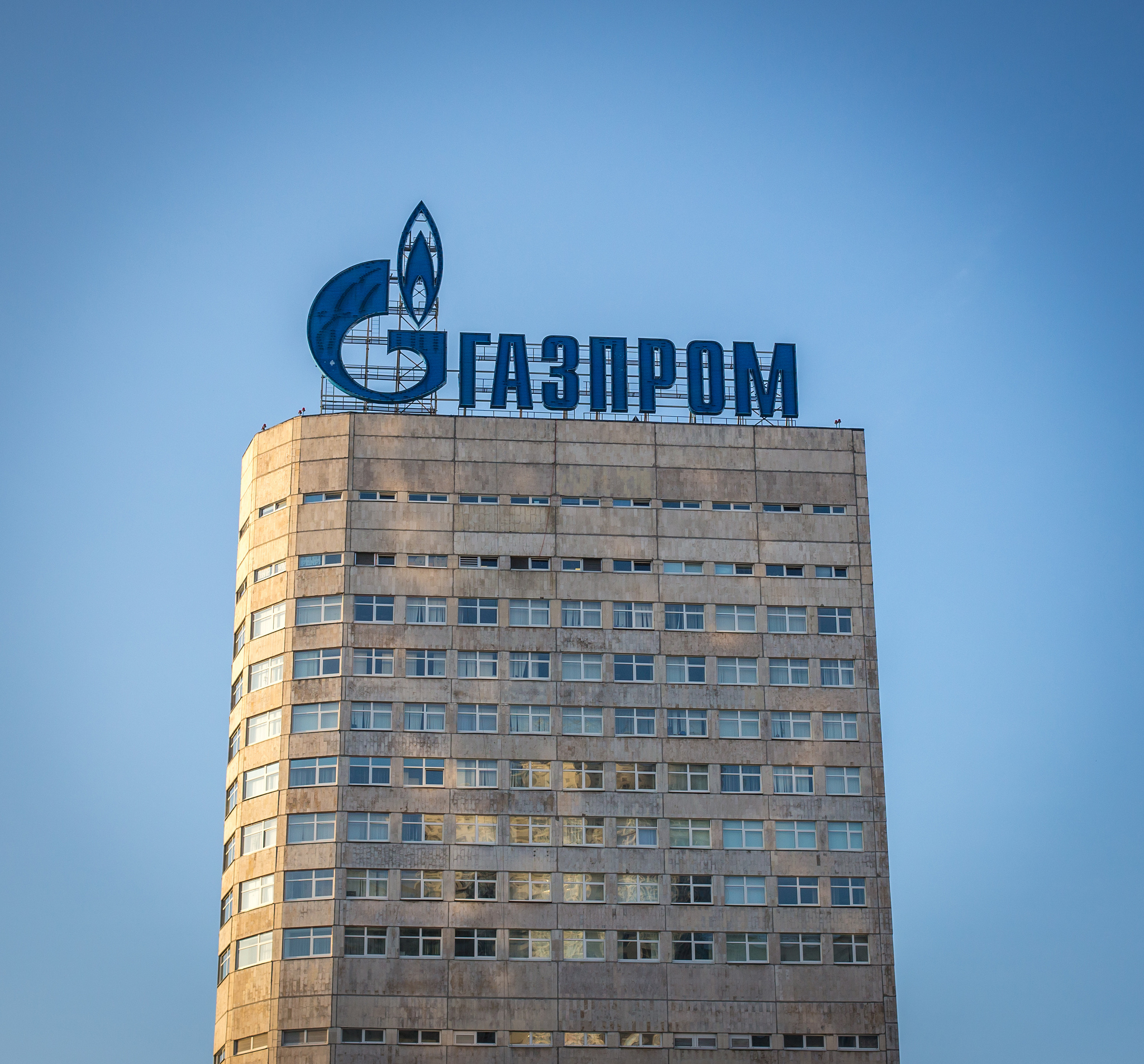Gazprom v Evropě posiluje. Pomáhá mu i Komárek