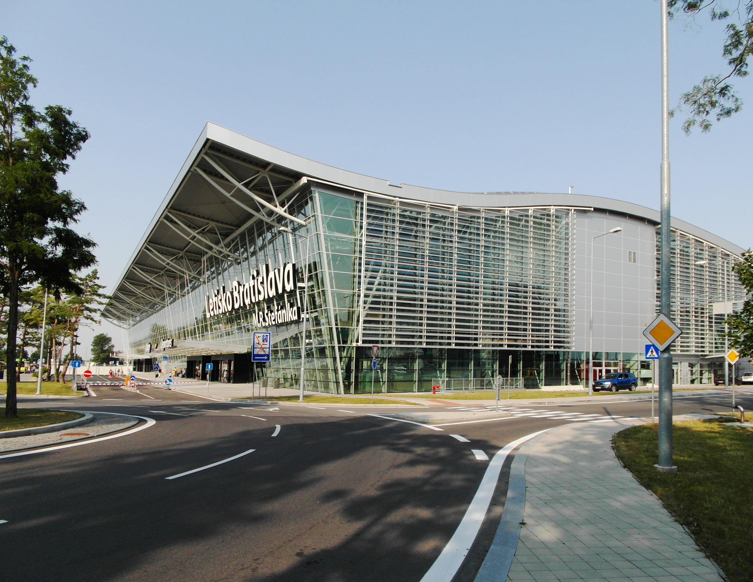 Bratislavské letiště omezuje spolupráci s firmou kontroverzního podnikatele