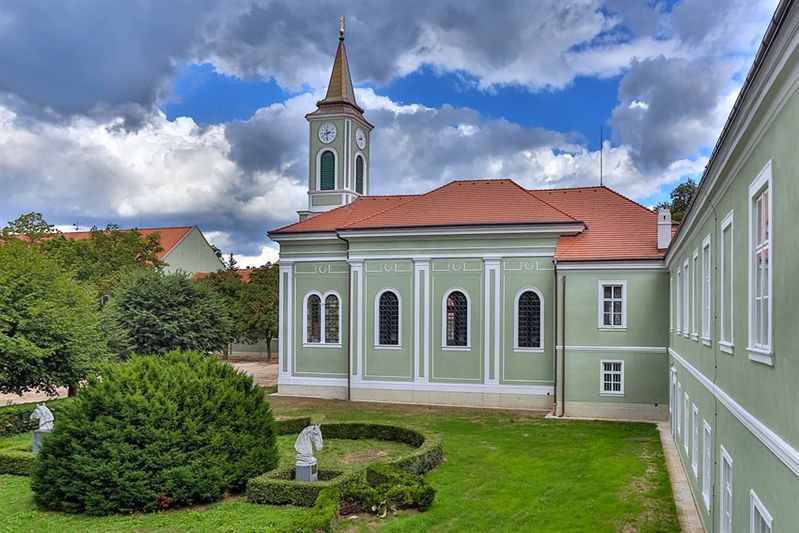 Národní hřebčín rekonstruuje budovy. Vydělal téměř osm milionů