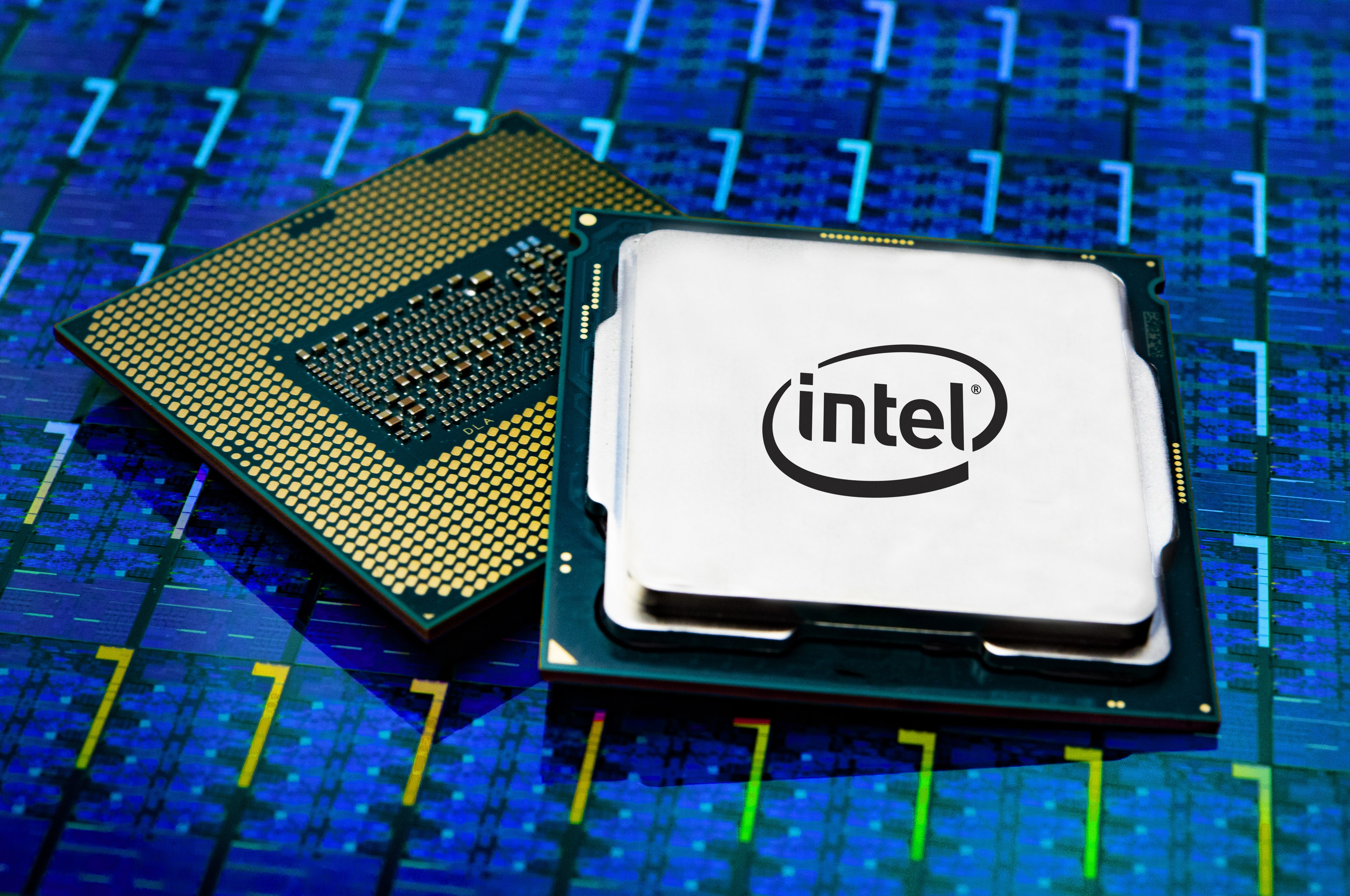 Intel díky americkým dotacím roste a plánuje rozšíření