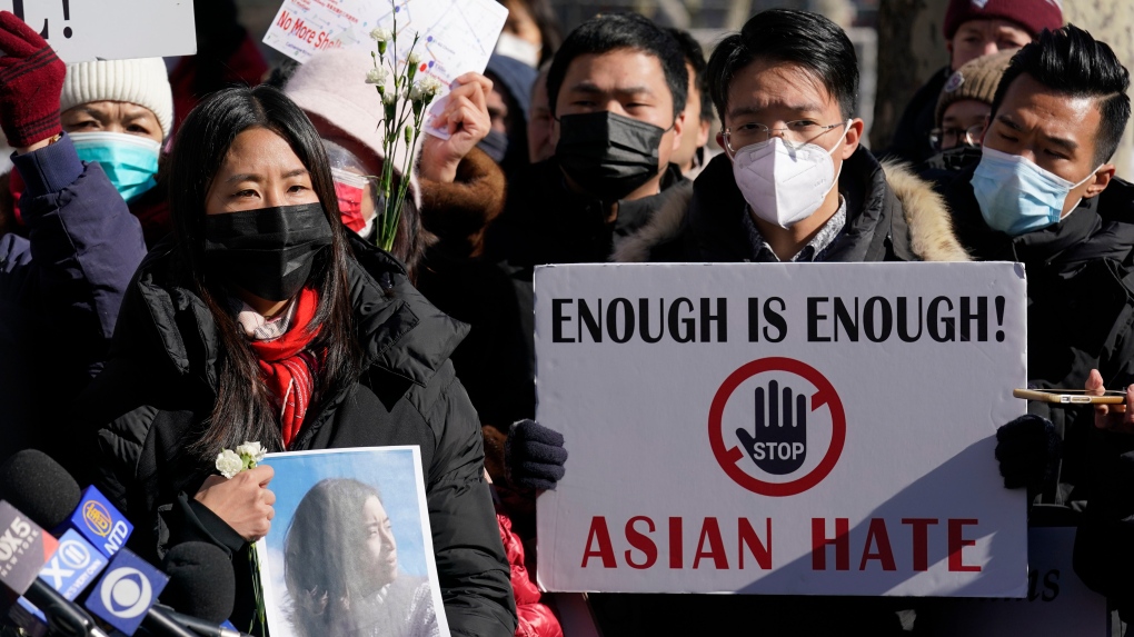 Stoupající nesnášenlivost vůči Asiatům. V USA vyústila koronavirová xenofobie k růstu počtu vražd