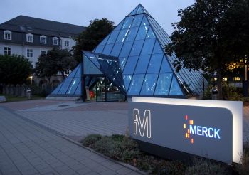Naděje Mercku na převratný lék v léčbě rakoviny pominuly. Akcie poklesly